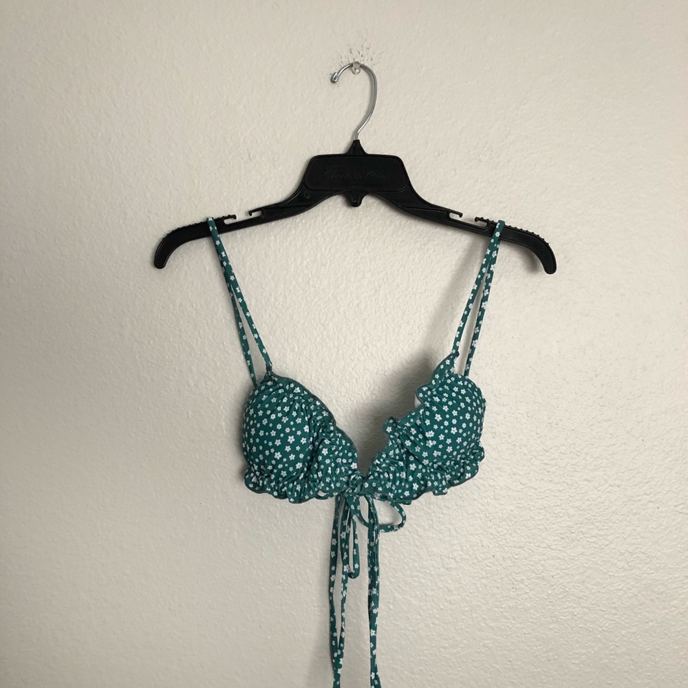 Retro green and white floral triangle ruffle bikini top